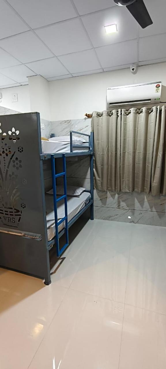 V R S Luxury Ac Dormitory Mysore Εξωτερικό φωτογραφία